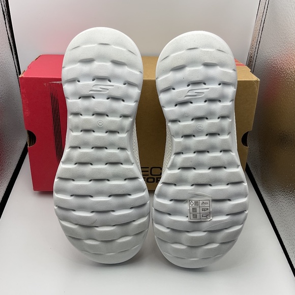 NWT Skechers Performance White Go Walk Shoes With Box - Picture 6 of 10